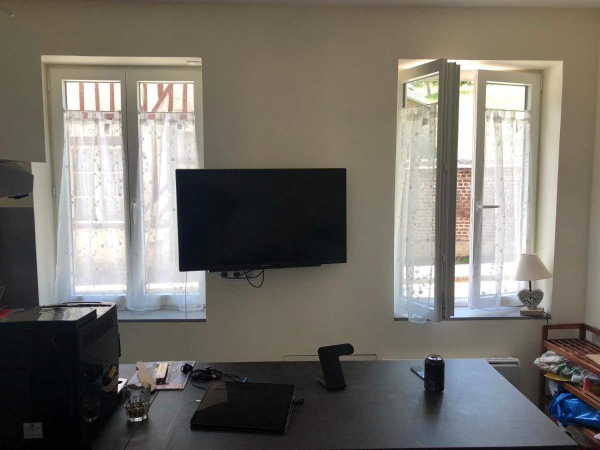 Appartement Lisieux Calme Tres Bien Equipe Exterior foto