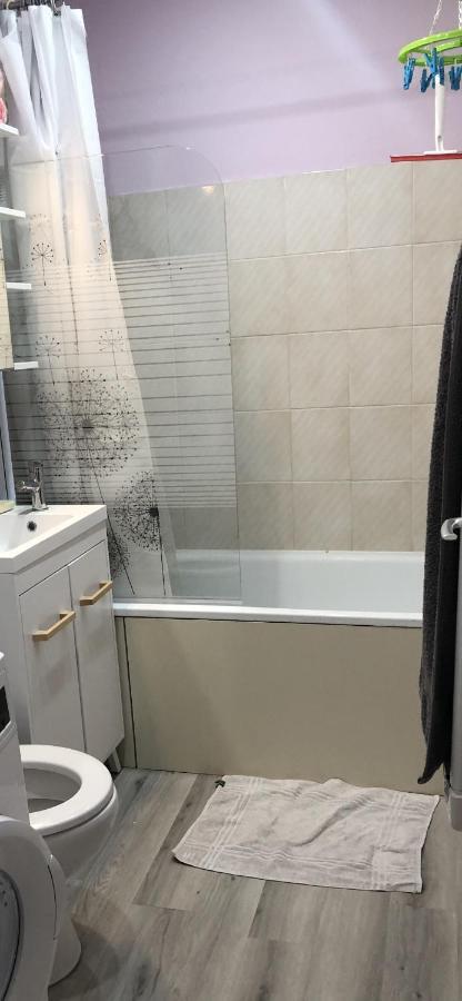Appartement Lisieux Calme Tres Bien Equipe Exterior foto